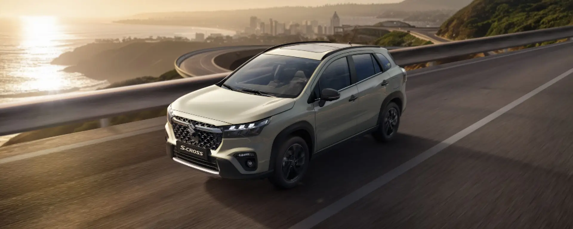 Suzuki S-Cross Hybrid AllGrip davanti al Santuario della Madonna di Montenero a Livorno